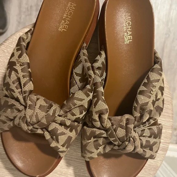 Michael Kors Brown Logo Knot Sandals - Picture 3 of 4